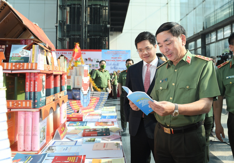 Book and Reading Culture Day to follow Uncle Ho s example launched among People s Public Security Forces